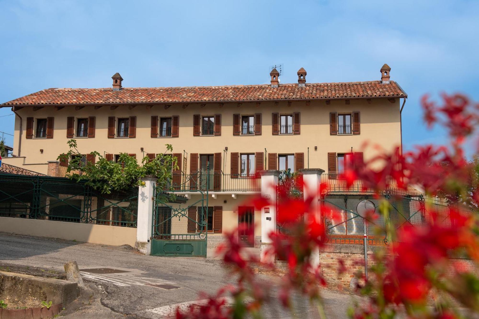 Byvigin Hotel Magliano Alfieri Kültér fotó